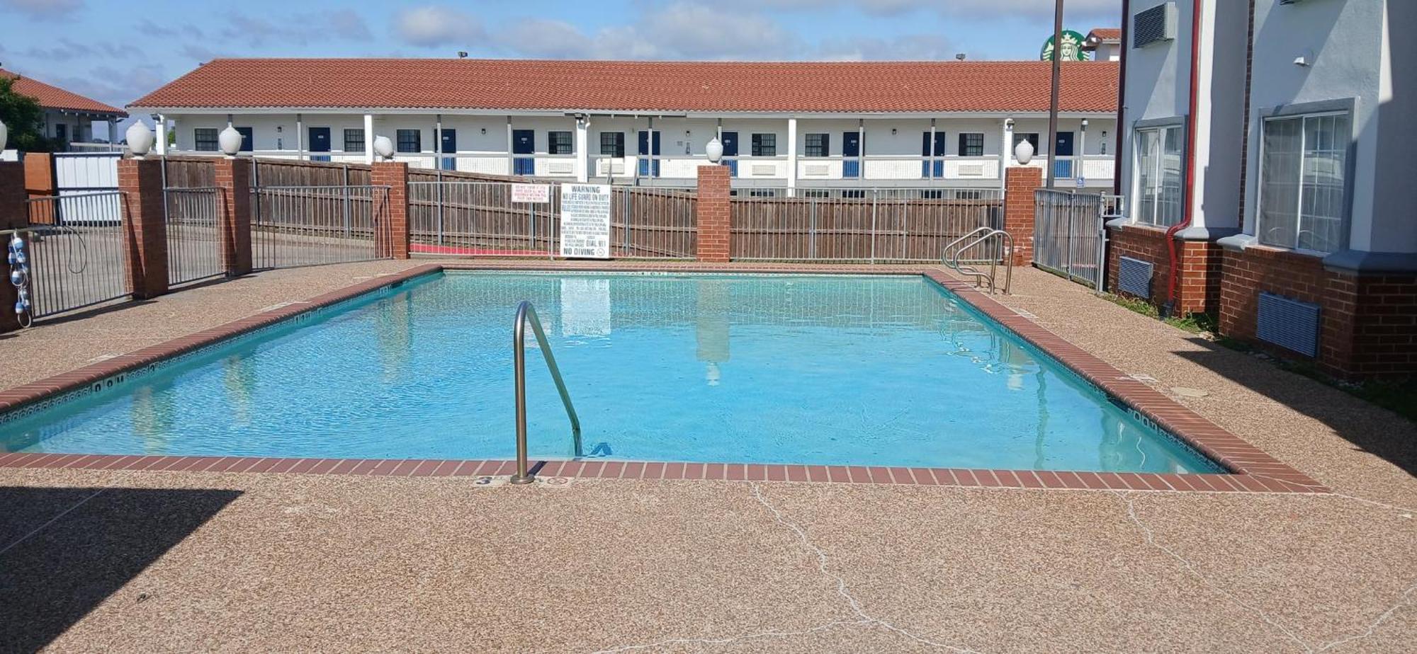 Red Roof Inn & Suites Euless - Dfw Airport Southwest Экстерьер фото