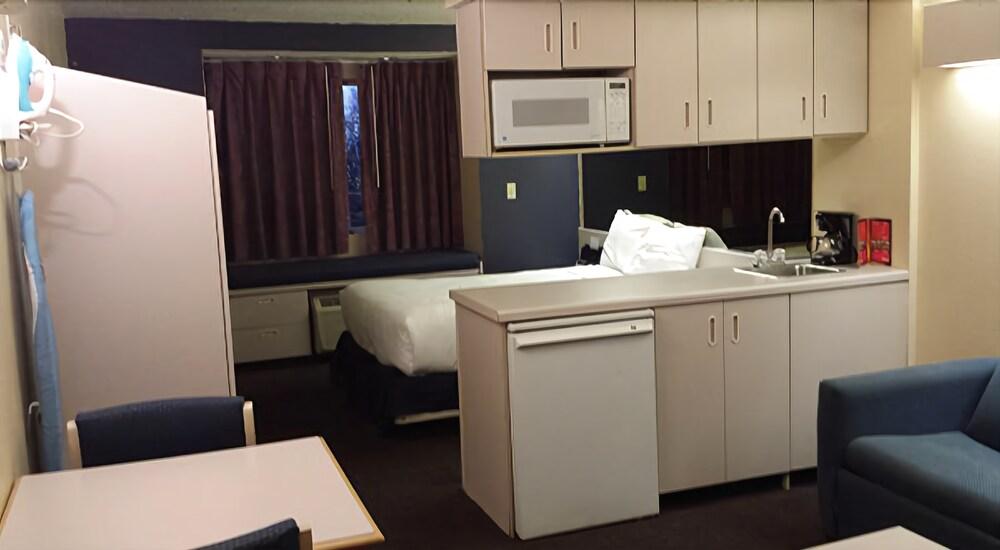 Red Roof Inn & Suites Euless - Dfw Airport Southwest Экстерьер фото